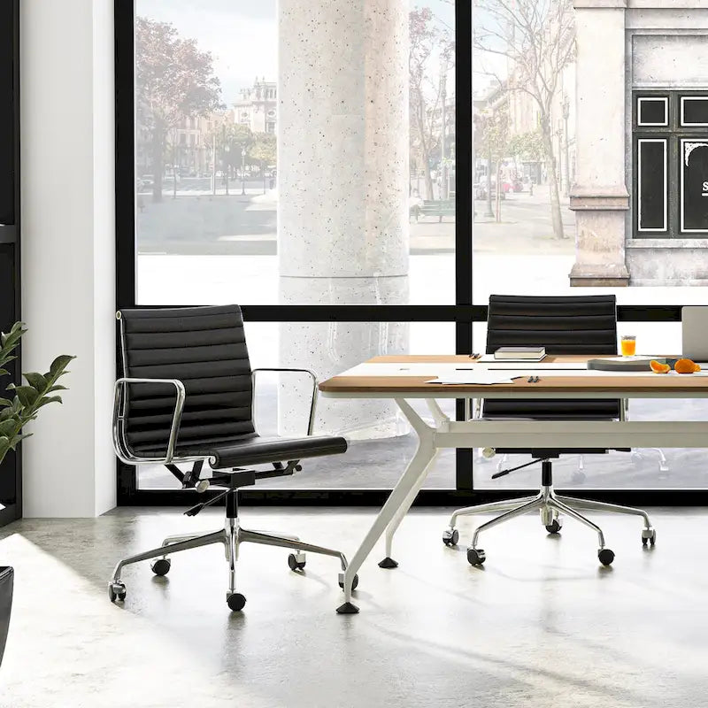 Black/White Low-Back Genuine Leather Swivel Office Chair, Single