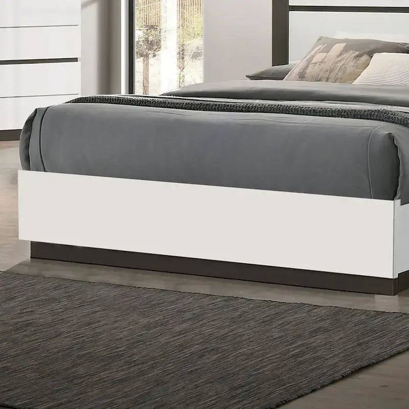 White & Metallic Gray 3-Piece Platform Bedroom Set with USB – King / Cal King / Queen (Sleeps 2)